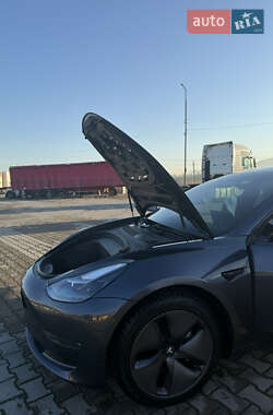 Седан Tesla Model 3 2021 в 