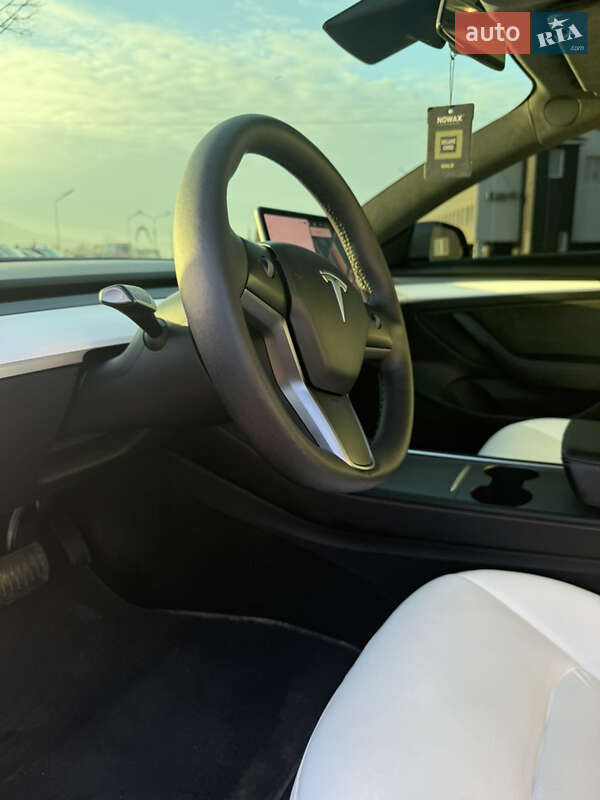 Седан Tesla Model 3 2021 в Ужгороді