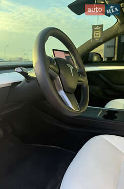 Седан Tesla Model 3 2021 в 