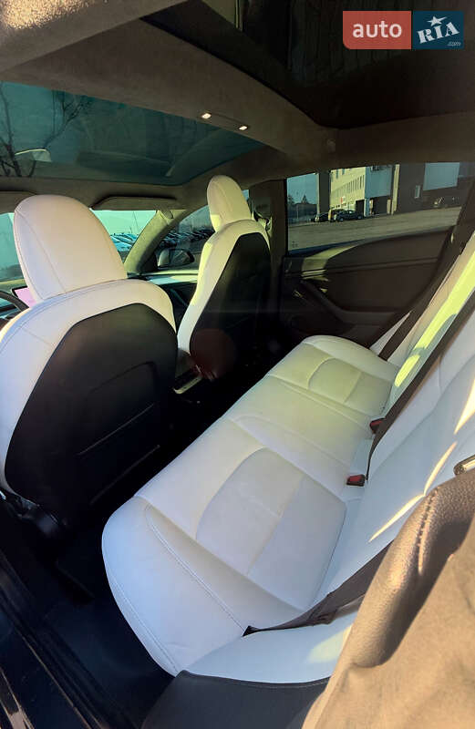 Седан Tesla Model 3 2021 в Ужгороді