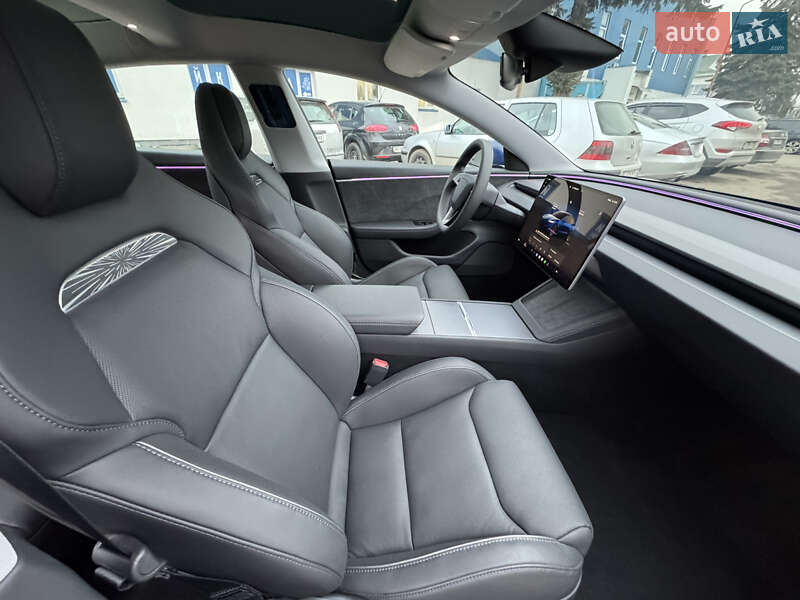Седан Tesla Model 3 2024 в Львові