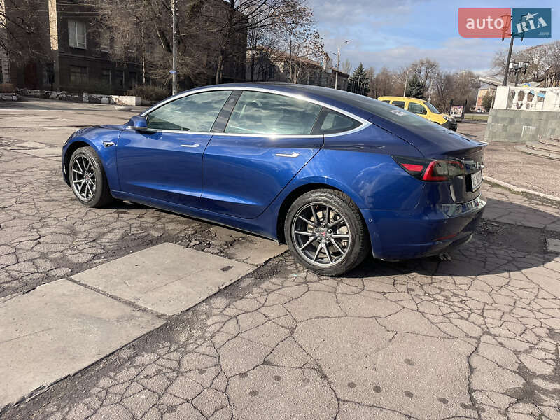 Седан Tesla Model 3 2019 в Кам'янському