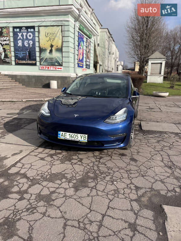 Седан Tesla Model 3 2019 в Кам'янському