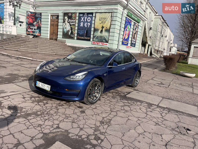 Седан Tesla Model 3 2019 в Кам'янському