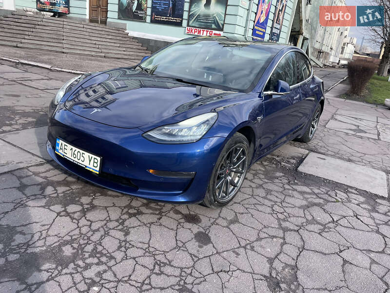 Седан Tesla Model 3 2019 в Кам'янському