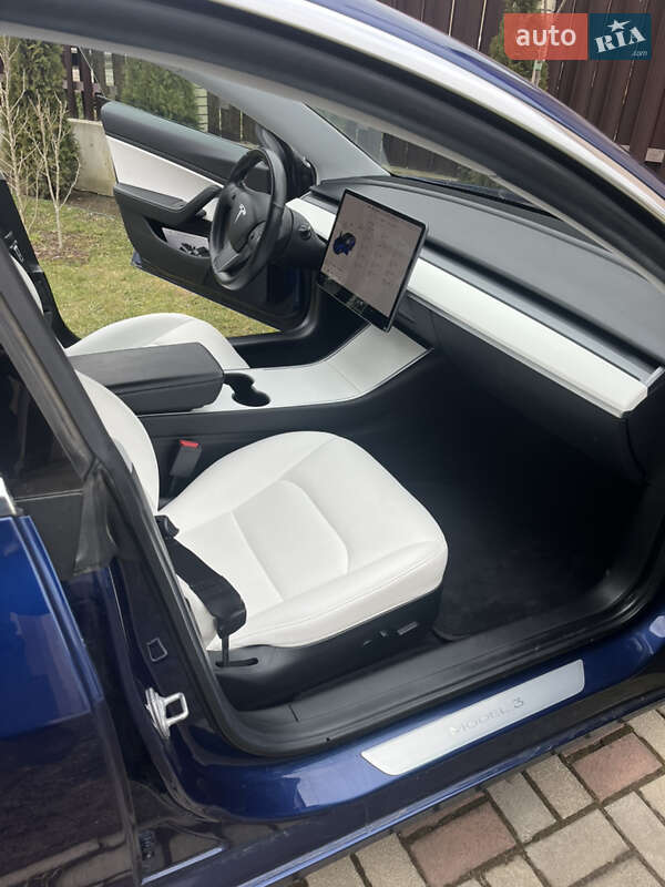 Седан Tesla Model 3 2019 в Львове