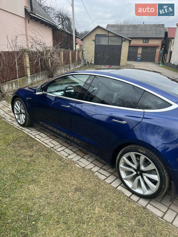 Седан Tesla Model 3 2019 в Львове