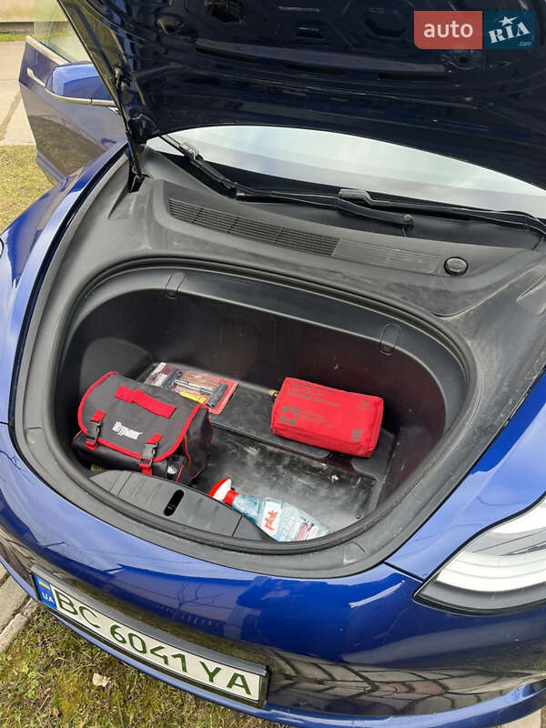 Седан Tesla Model 3 2019 в Львове