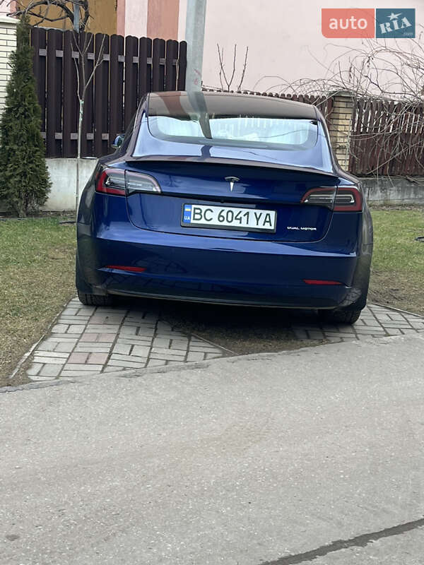 Седан Tesla Model 3 2019 в Львове