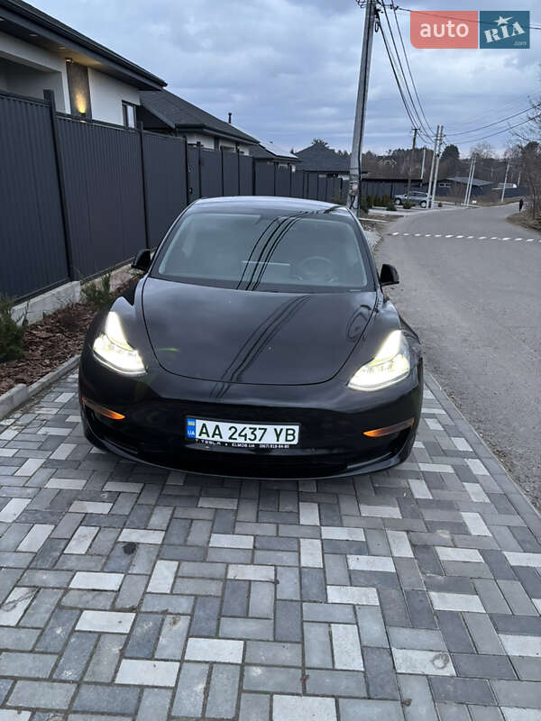 Седан Tesla Model 3 2020 в Киеве