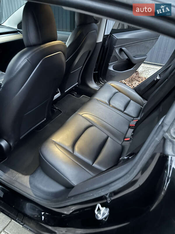 Седан Tesla Model 3 2020 в Киеве