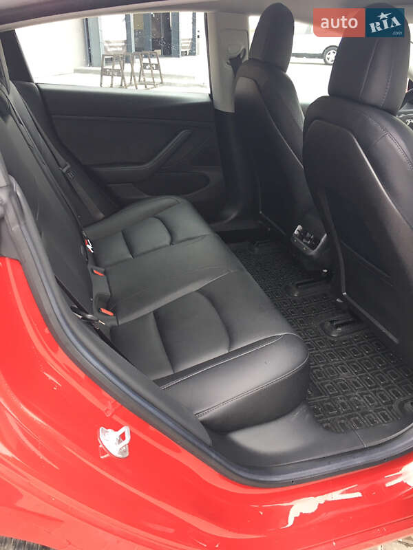 Седан Tesla Model 3 2018 в Буске