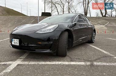 Седан Tesla Model 3 2019 в 