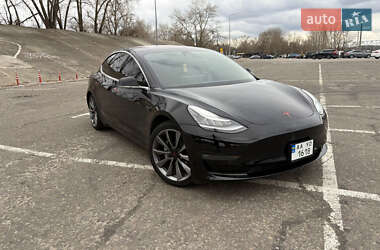 Седан Tesla Model 3 2019 в 