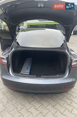 Седан Tesla Model 3 2021 в Буче