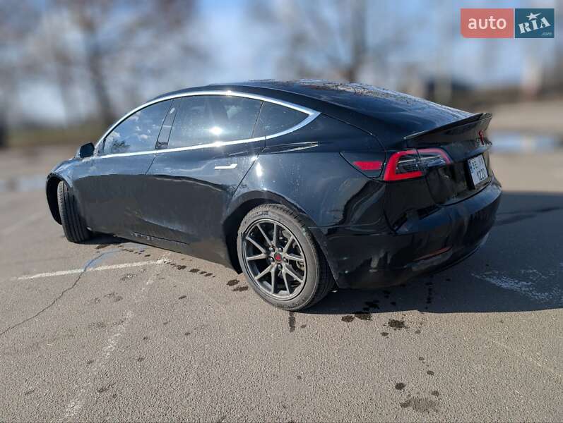 Седан Tesla Model 3 2019 в Николаеве