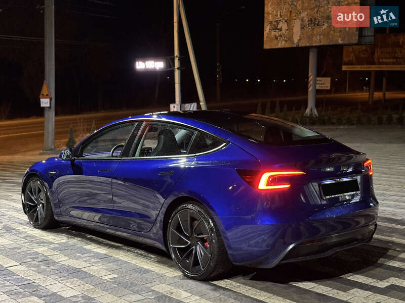 Седан Tesla Model 3 2024 в Львові