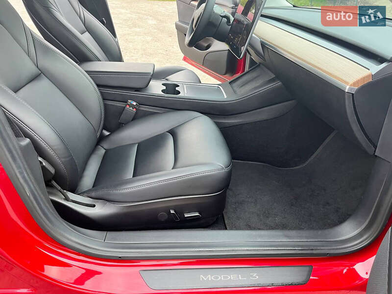 Седан Tesla Model 3 2022 в Киеве