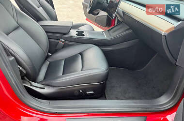 Седан Tesla Model 3 2022 в 