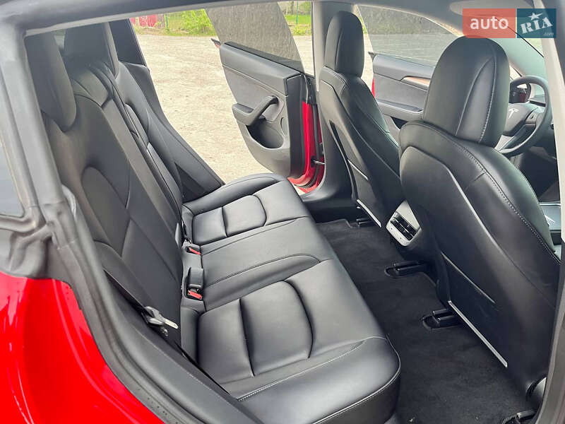 Седан Tesla Model 3 2022 в Киеве
