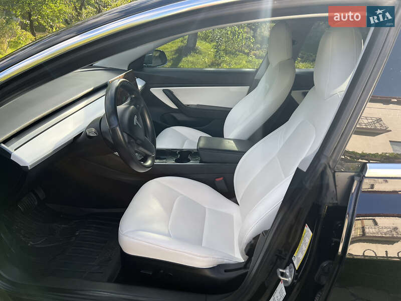 Седан Tesla Model 3 2018 в Долине