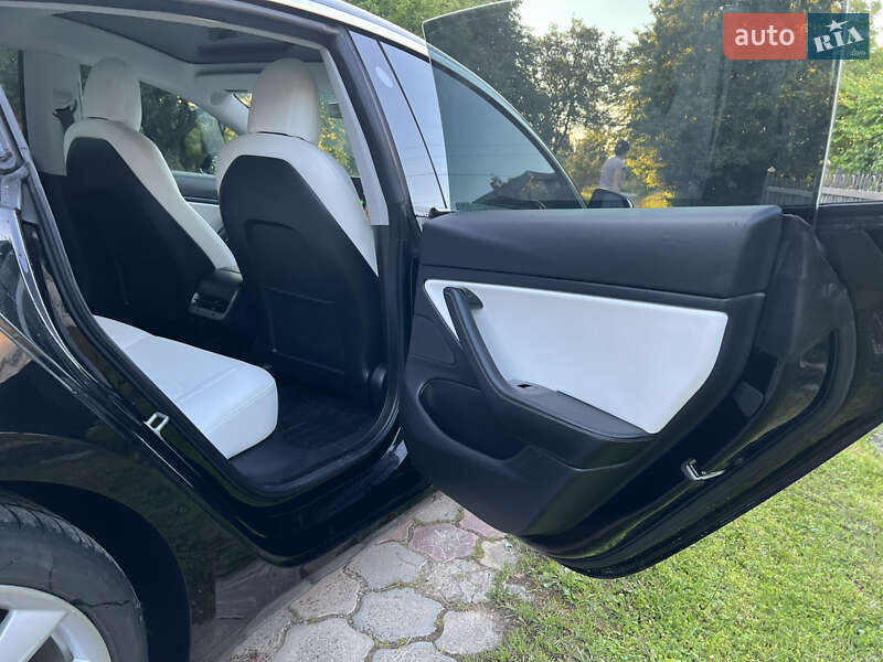 Седан Tesla Model 3 2018 в Долине