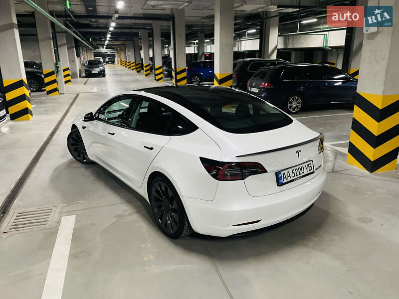 Седан Tesla Model 3 2021 в Києві
