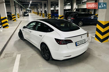 Седан Tesla Model 3 2021 в 