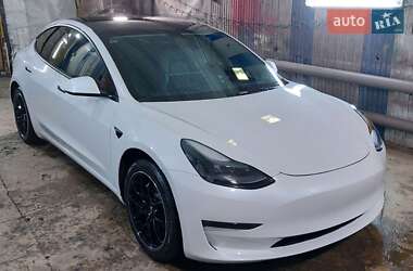 Седан Tesla Model 3 2022 в 