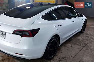 Седан Tesla Model 3 2022 в 