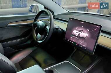 Седан Tesla Model 3 2022 в 