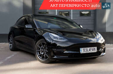 Седан Tesla Model 3 2021 в Киеве