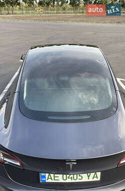 Седан Tesla Model 3 2021 в 
