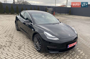 Седан Tesla Model 3 2019 в Городку