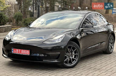 Седан Tesla Model 3 2019 в Трускавці