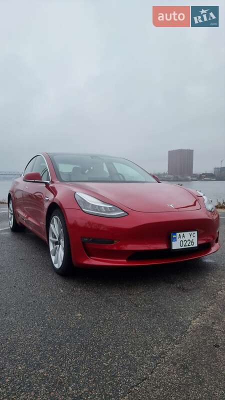 Седан Tesla Model 3 2018 в Києві