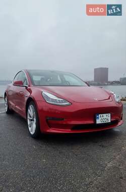 Седан Tesla Model 3 2018 в Києві