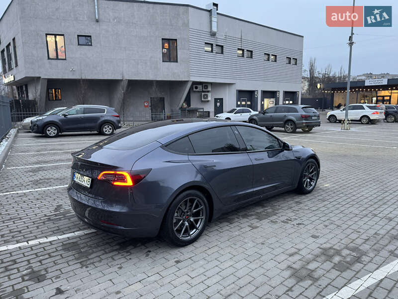 Седан Tesla Model 3 2021 в Києві