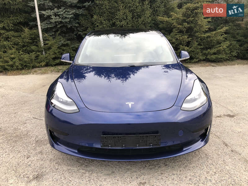 Седан Tesla Model 3 2019 в Львові