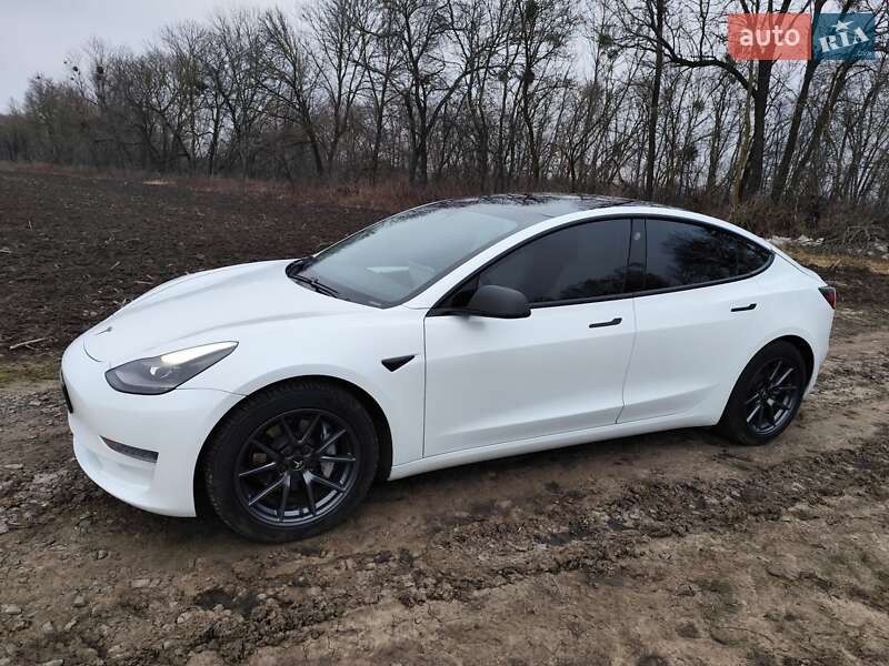 Седан Tesla Model 3 2021 в Хмельницком