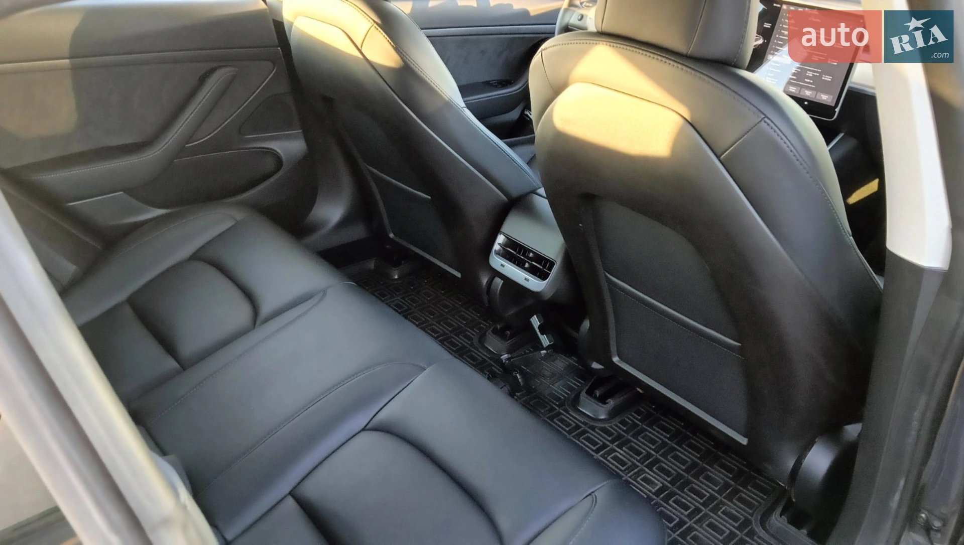 2020 Tesla Model 3 - мініатюра 4