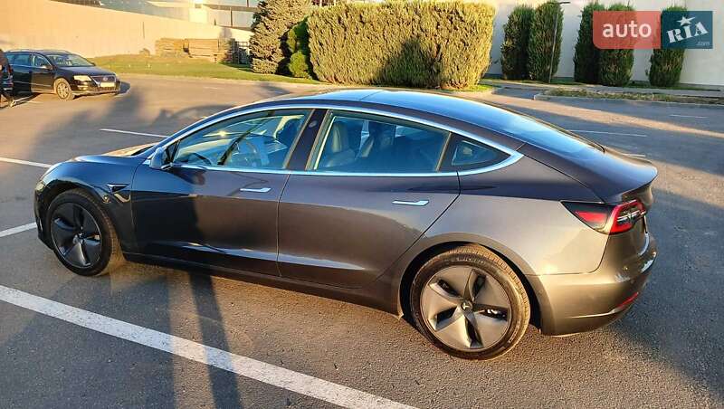 Седан Tesla Model 3 2020 в Днепре
