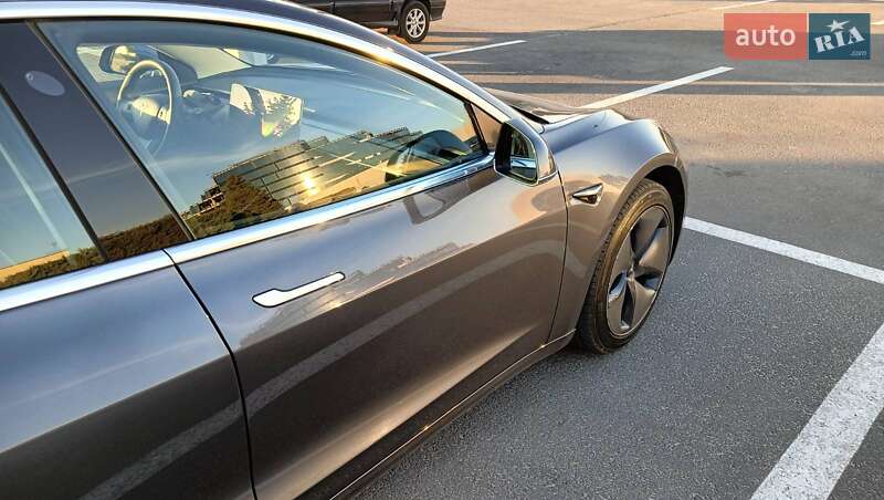 Седан Tesla Model 3 2020 в Дніпрі