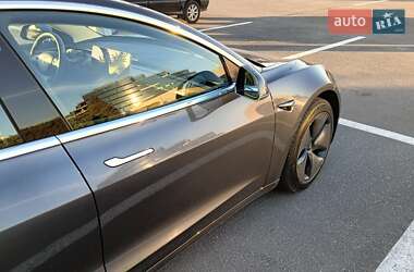 Седан Tesla Model 3 2020 в 