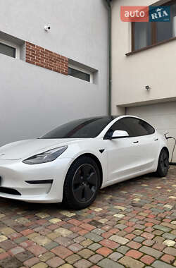 Седан Tesla Model 3 2022 в 