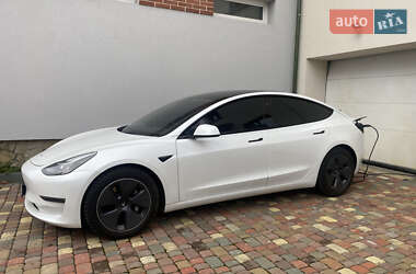 Седан Tesla Model 3 2022 в 