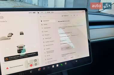 Седан Tesla Model 3 2020 в 