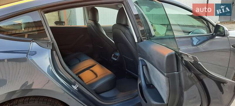 Седан Tesla Model 3 2020 в Рівному