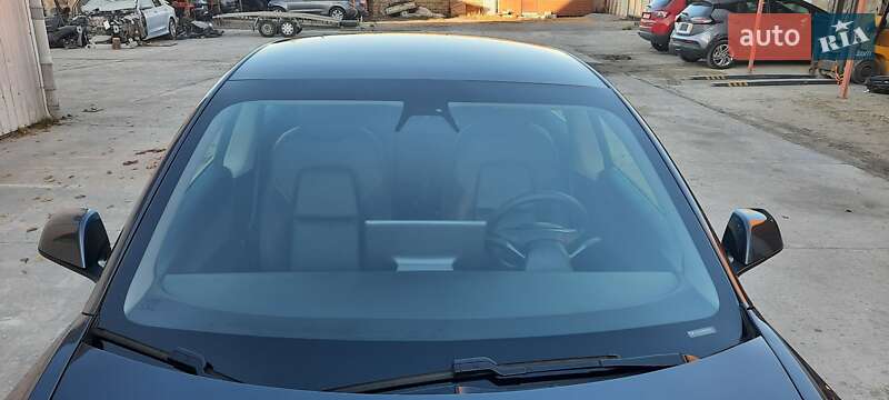 Седан Tesla Model 3 2020 в Ровно
