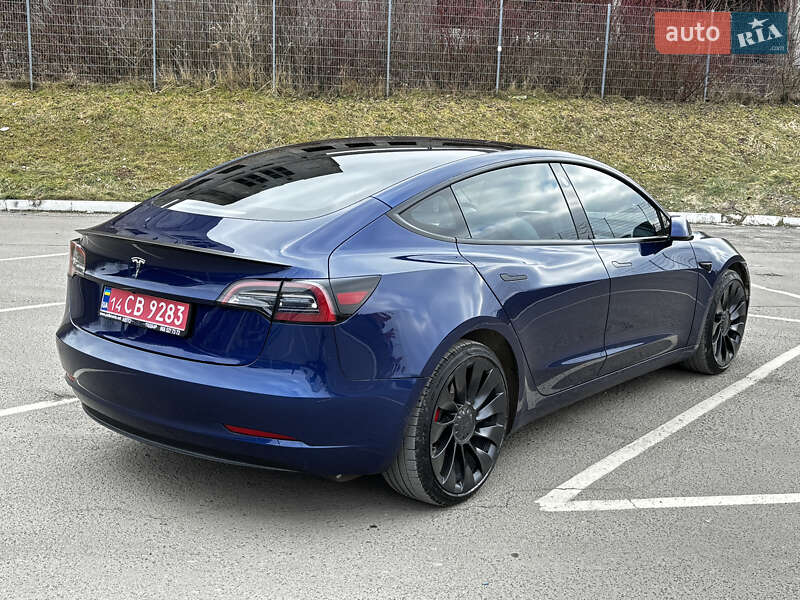 Седан Tesla Model 3 2023 в Львові